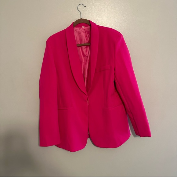 Pink Suit - Picture 2 of 11
